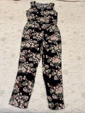 Vero Moda Black Floral Sleeveless lightweight Jumpsuit with hand pockets